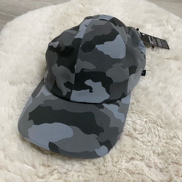 New with tags Lululemon Fast and Free Run Camo Hat - One Size - Picture 2 of 7